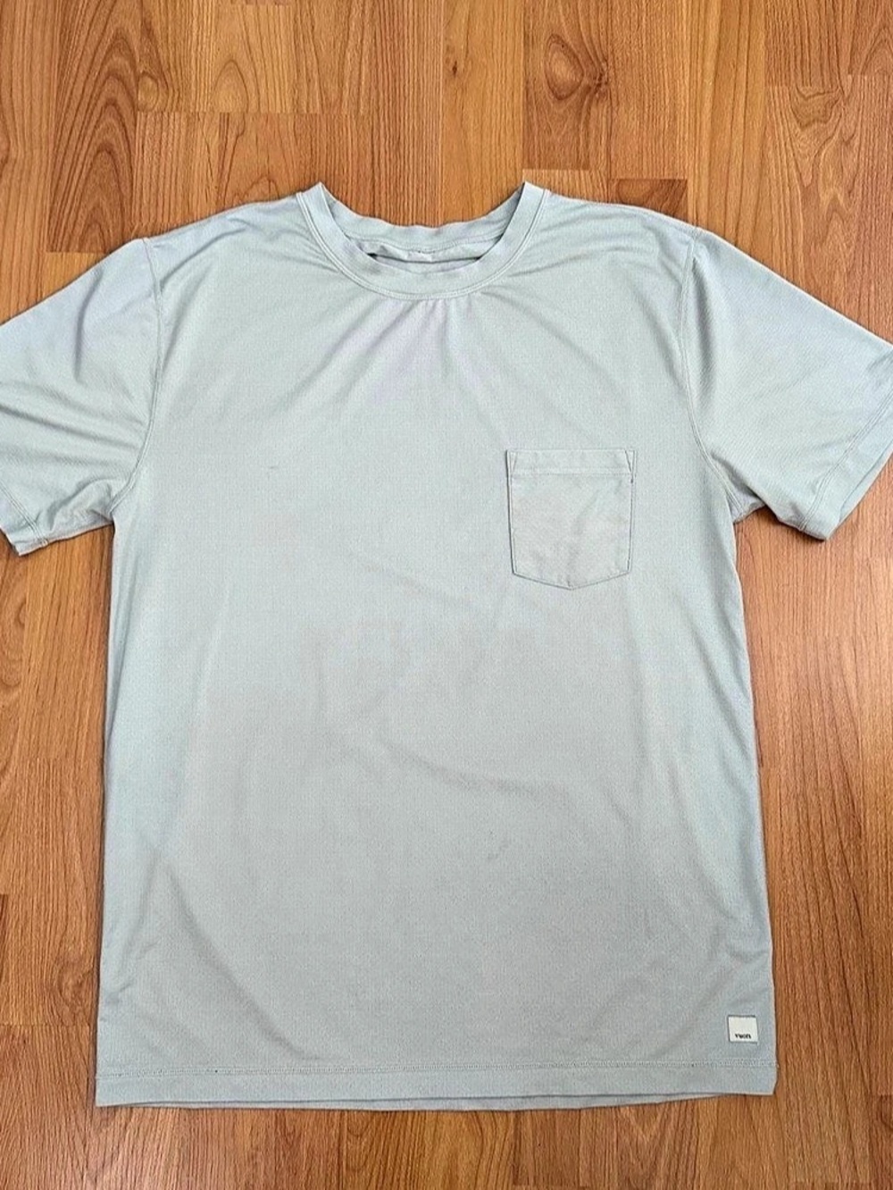 Vuori Logo Front Pocket Gray Workout Shirt Men’s Large